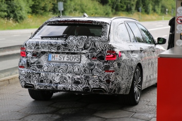 BMW 5er Touring gut zu erkennen : die neue Form der Rückleuchten